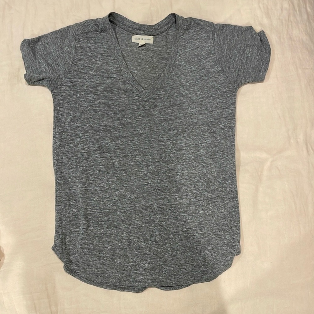 Cloth & Stone Gray V-Neck Top